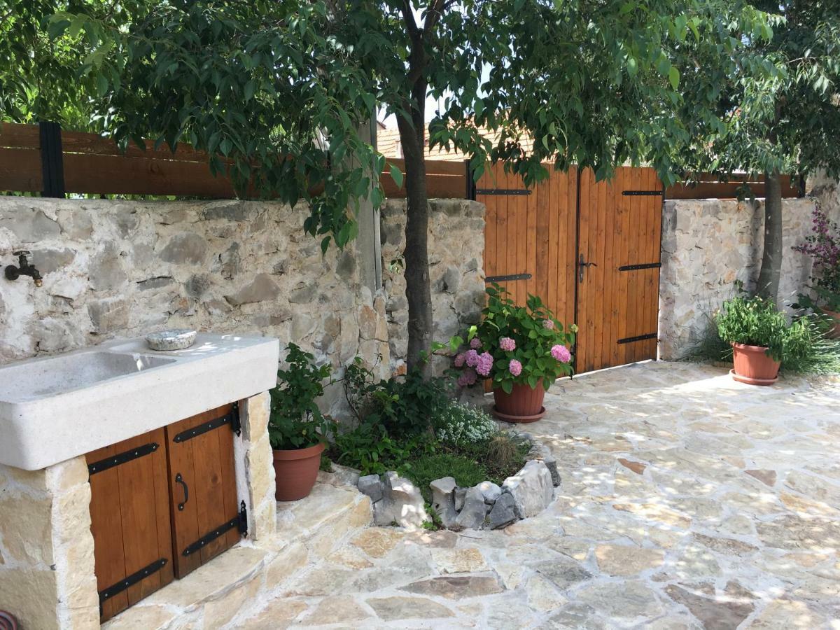 Holiday Home Cvita Lozovac Exterior photo
